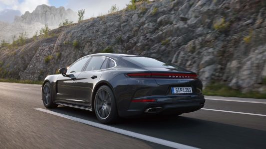 La tercera generación del Porsche Panamera llega con muchos cambios y una nueva versión híbrida enchufable