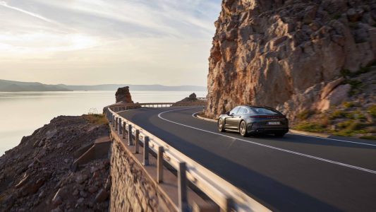 La tercera generación del Porsche Panamera llega con muchos cambios y una nueva versión híbrida enchufable