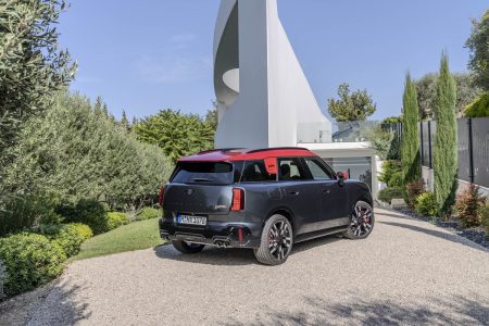 MINI JCW Countryman 2024: la variante más radical con 300 CV se pone al día