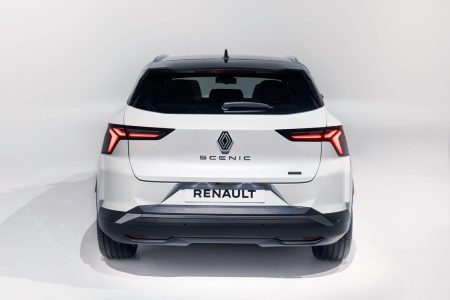 El Renault Scenic E-Tech llega a España: mucho más económico que el Peugeot E-3008