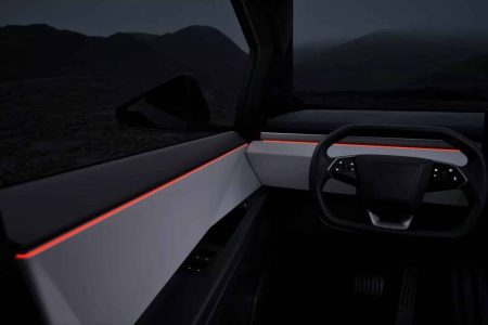 El Tesla Cybertruck ya ha llegado: mucho más caro de lo que prometió Elon Musk y con menos autonomía