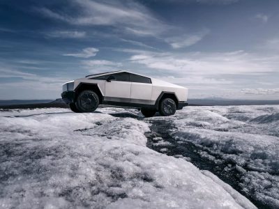 El Tesla Cybertruck ya ha llegado: mucho más caro de lo que prometió Elon Musk y con menos autonomía