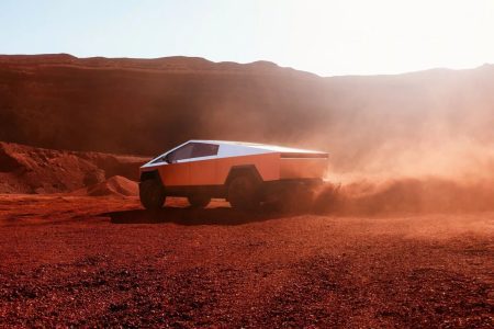 El Tesla Cybertruck ya ha llegado: mucho más caro de lo que prometió Elon Musk y con menos autonomía