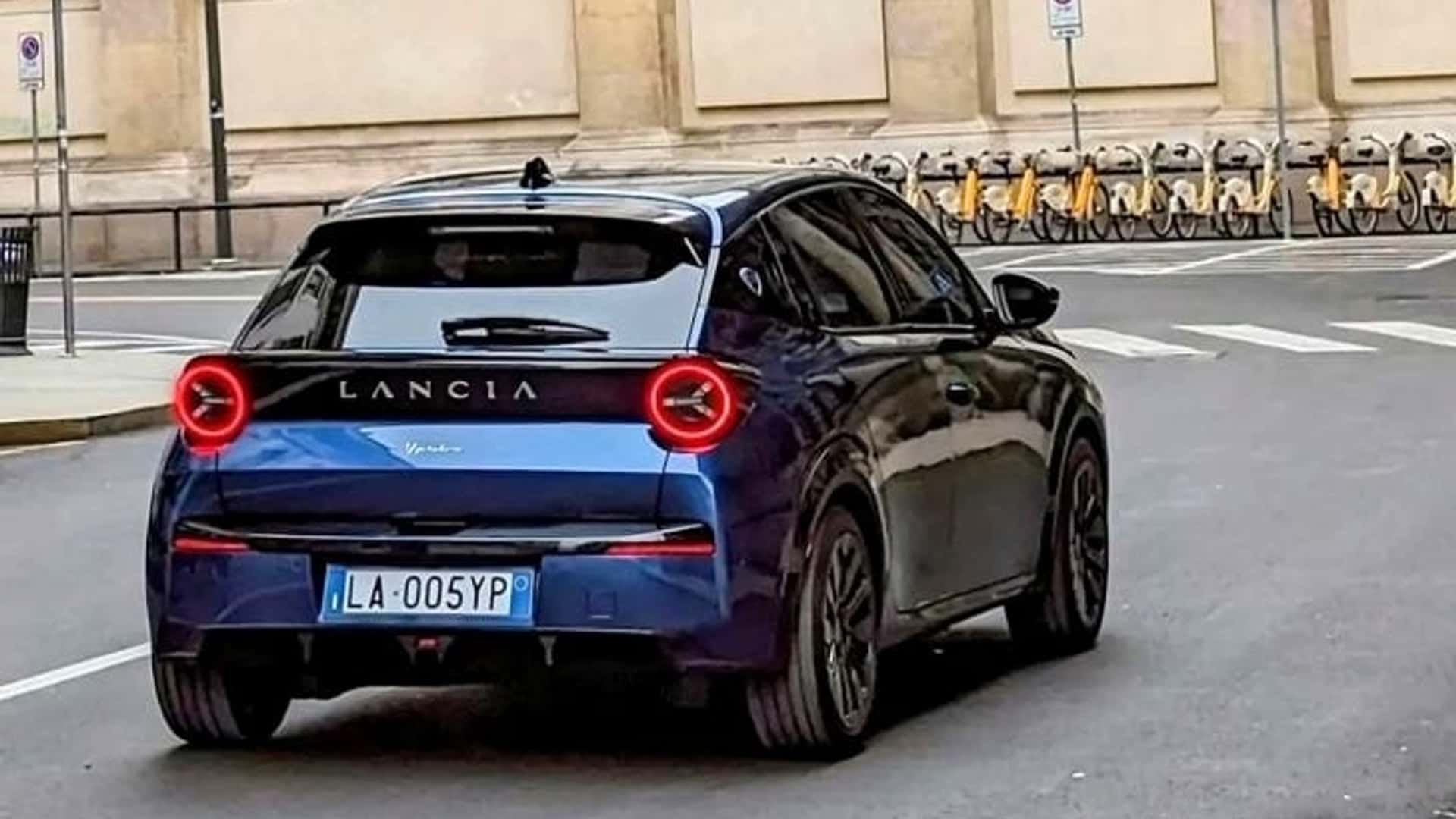 ¡Al desnudo! Así luce el Lancia Ypsilon circulando por las calles Italia