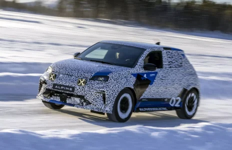 El Alpine A290 cada vez más cerca: la versión deportiva del Renault 5 que contaría con casi 300 CV