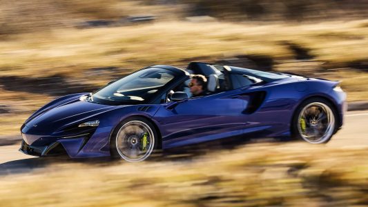 Es híbrido enchufable y descapotable: así es el McLaren Artura Spider