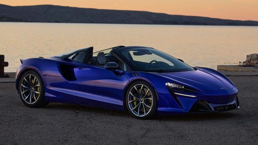 Es híbrido enchufable y descapotable: así es el McLaren Artura Spider