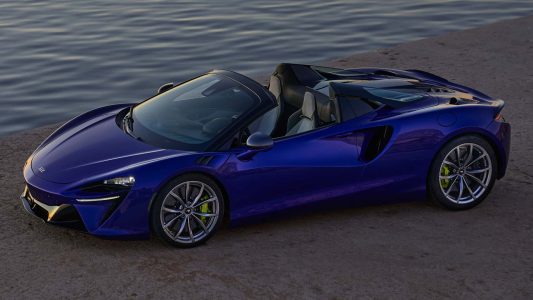 Es híbrido enchufable y descapotable: así es el McLaren Artura Spider