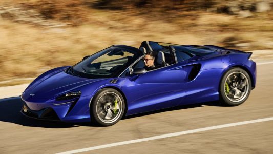 Es híbrido enchufable y descapotable: así es el McLaren Artura Spider