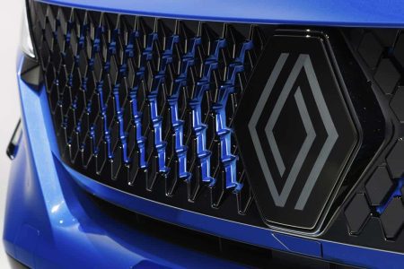 Este nuevo SUV de Renault es híbrido, está fabricado en España y ya tiene precios