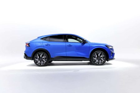 Este nuevo SUV de Renault es híbrido, está fabricado en España y ya tiene precios