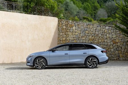 Familiar, 605 litros de maletero, 685 de autonomía WLTP y eléctrico: así es el Volkswagen ID.7 Tourer