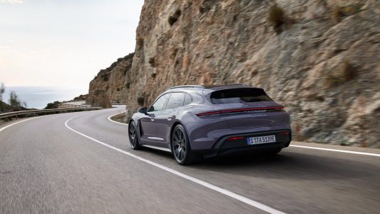 Más potencia, más autonomía y carga más rápida: el Taycan 2024 es el Porsche de calle más rápido de la historia