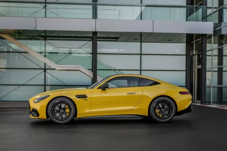 El Mercedes-AMG GT 43 más económico reemplaza el V8 por un motor de cuatro cilindros