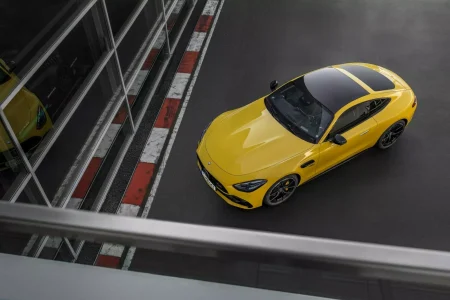 El Mercedes-AMG GT 43 más económico reemplaza el V8 por un motor de cuatro cilindros