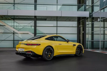 El Mercedes-AMG GT 43 más económico reemplaza el V8 por un motor de cuatro cilindros