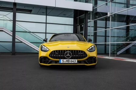 El Mercedes-AMG GT 43 más económico reemplaza el V8 por un motor de cuatro cilindros