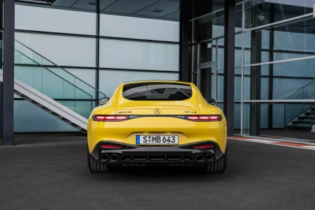 El Mercedes-AMG GT 43 más económico reemplaza el V8 por un motor de cuatro cilindros