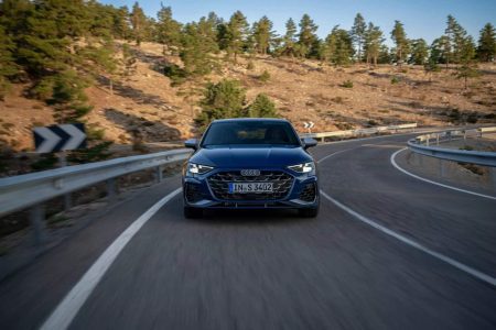 El Audi S3 2024 recibe un chute de potencia y mejoras heredadas del RS3