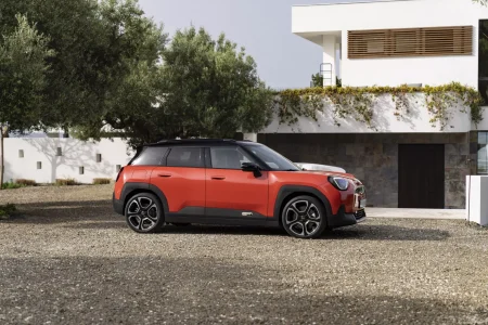 El MINI Aceman ya es oficial: el crossover eléctrico accesible de la marca