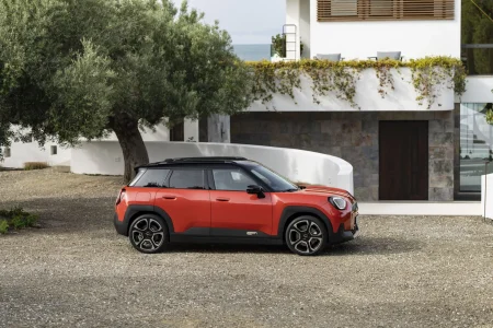 El MINI Aceman ya es oficial: el crossover eléctrico accesible de la marca