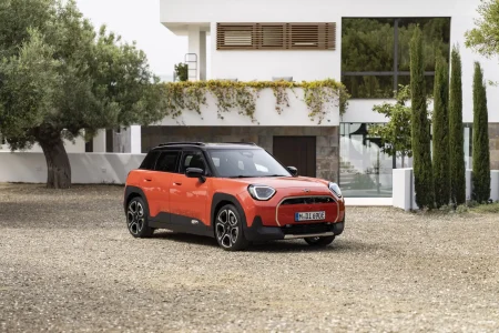 El MINI Aceman ya es oficial: el crossover eléctrico accesible de la marca