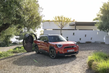 El MINI Aceman ya es oficial: el crossover eléctrico accesible de la marca