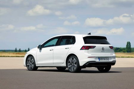 El renovado Volkswagen Golf 2024 ya tiene precios... y ahora es hasta 5.000 euros más barato