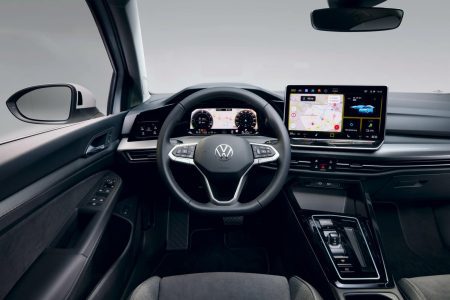 El renovado Volkswagen Golf 2024 ya tiene precios... y ahora es hasta 5.000 euros más barato