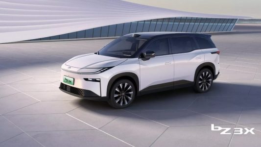 Toyota lanzará nuevos eléctricos en colaboración con BYD y GAG: así son los bZ3C y bZ3X