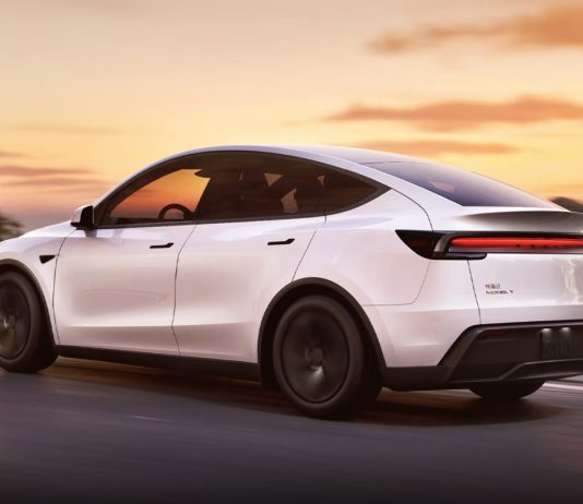 tesla model y facelift 2025 08